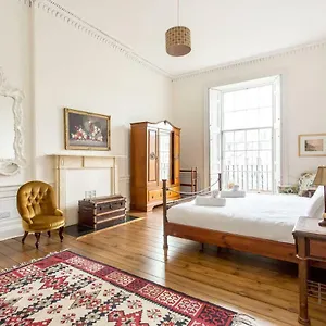 Stylish New Town Property: With Secure Off Street Parking Edinburgh